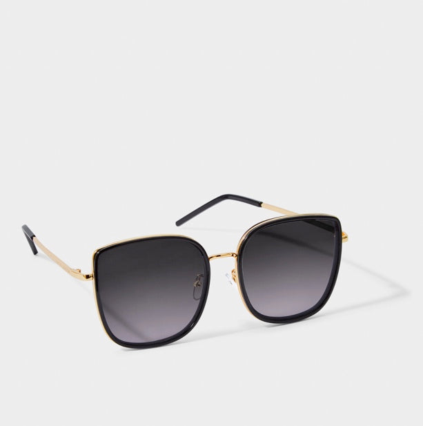 Verona in Black Sunglasses